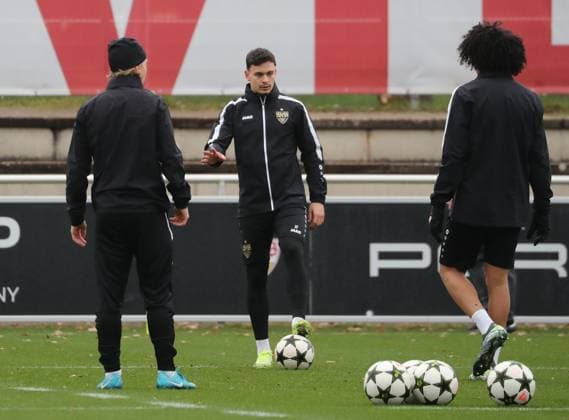 10.12.24 VfB Stuttgart Training Deutschland, Stuttgart, 10.12.2024, Fussball, Bundesliga, VfB Stuttgart Training: .Fabian Rieder mitte.
