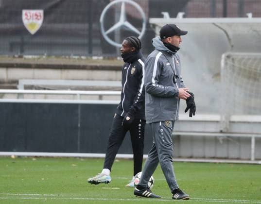 10.12.24 VfB Stuttgart Training Deutschland, Stuttgart, 10.12.2024, Fussball, Bundesliga, VfB Stuttgart Training: .Trainer Sebastian Hoeneß