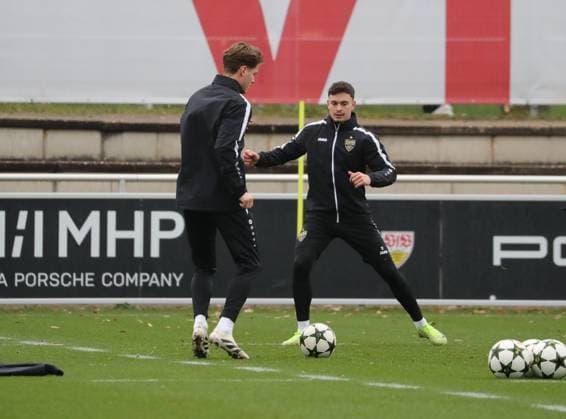 10.12.24 VfB Stuttgart Training Deutschland, Stuttgart, 10.12.2024, Fussball, Bundesliga, VfB Stuttgart Training:v. li. Ramon Hendriks, Fabian Rieder.