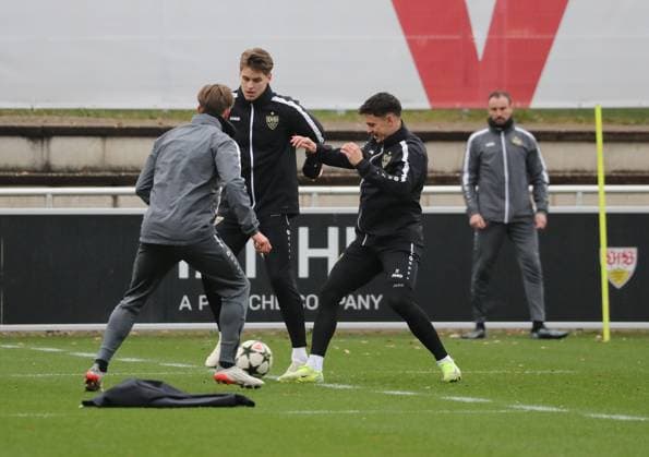 10.12.24 VfB Stuttgart Training Deutschland, Stuttgart, 10.12.2024, Fussball, Bundesliga, VfB Stuttgart Training: v. li. Ramon Hendriks, Fabian Rieder.