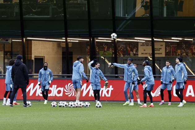 ROTTERDAM - Players of Feyenoord during a training session at training complex 1908 prior to the Champions League match against Sparta Prague. ANP MAURICE VAN STEEN MD-1 UEFA Champions League 2024 25 League Phase MD6 Trainings session and press conference, PK, Pressekonferenz Feyenoord xVIxANPxSportx xxANPxIVx 515379942 originalFilename: 515379942.jpg