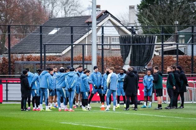 UEFA Champions League 2024-2025: training of Feyenoord Rotterdam - In-beom Hwang of Feyenoord, David Hancko of Feyenoord, Tyrell Williams, Facundo Gonzalez of Feyenoord, Anis Hadj Moussa of Feyenoord, Thomas Beelen of Feyenoord, Bart Nieuwkoop of Feyenoord, Givairo Read of Feyenoord U19, Igor Paixao of Feyenoord, Performance trainer Thomas Carpels of Feyenoord, Performance trainer Jonas Heirbaut of Feyenoord, Feyenoord assistent-trainer John de Wolf during the training of Feyenoord in preparation of the UEFA Champions League duel against AC Sparta Prague at Trainingscomplex 1908 on 10 December 2024 in Rotterdam, The Netherlands. Copyright: xYannickxVerhoevenx