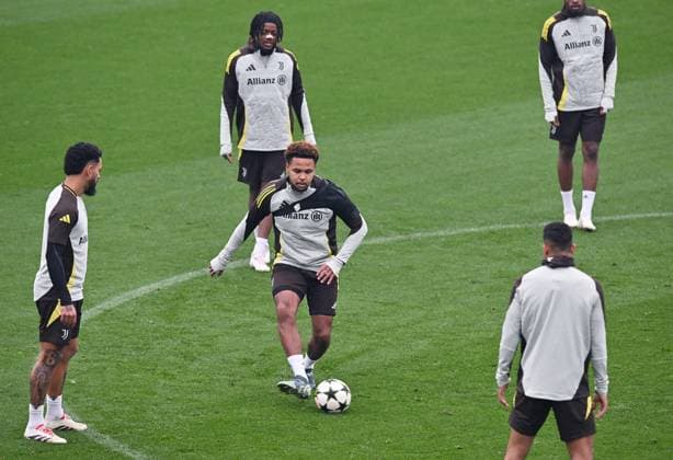 Sport Bilder des Tages December 10, 2024, Turin, Italy: Juventus Weston McKennie during training on the eve of the Uefa Champions League match against Manchester City at Continassa in Turin, Italy, 11 December 2024 ANSA ALESSANDRO DI MARCO Uefa Champions League, Juventus training  - ZUMAa110 20241210_zaf_a110_004 Copyright: xAlessandroxDixMarcox xZ63x
