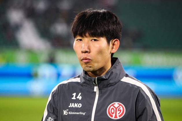 Hyun seok Hong (FSV Mainz 05,14) - 1. Fussball Bundesliga Saison 2024-2025 Punktspiel VfL Wolfsburg vs. FSV Mainz 05 in der Volkswagen Arena in Wolfsburg - Fussball,Deutschland,Mann,Männer,08.12.2024