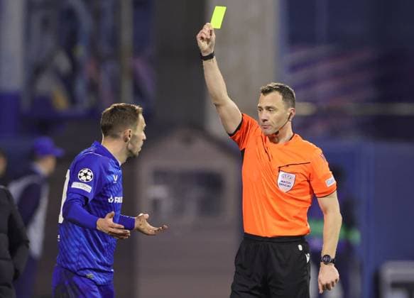Marko Rog of Dinamo Zagreb receives a yellow card from Referee Felix Zwayer Dinamo Zagreb v Celtic, UEFA Champions League, Group Stage, Football, Maksimir Stadium, Zagreb, Croatia, UK - 10 Dec 2024 EDITORIAL USE ONLY No use with unauthorised audio, video, data, fixture lists, club league logos or live services. Online in-match use limited to 120 images, no video emulation. No use in betting, games or single club league player publications. Copyright: xNikolaxKrstic Shutterstockx 14984446ay
