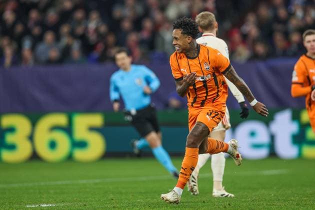 10.12.2024, Fussball, Saison 2024 2025, Champions League, 6. Spieltag, Shakhtar Donezk - FC Bayern München, Shakhtars Kevin jubelt nach seinem Tor zum 1 zu 0. Gelsenkirchen Veltins Arena NRW Deutschland xRHR-FOTO TRx Copyright: TimxRehbein RHR-FOTOx RHR-FOTO TR