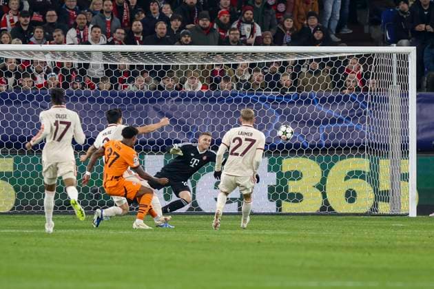 Gelsenkirchen, Deutschland, 10.12.24: Kevin (FC Shakhtar Donetsk) erzielt das Tor zum 1:0 waehrend des Spiels der Champions League Gruppenphasen zwischen FC Shakhtar Donetsk vs FC Bayern München in der Arena AufSchalke Gelsenkirchen Arena AufSchalke North Rhine-Westphalia Germany Copyright: xBrauer-Fotoagenturx xAdrianxSchlx