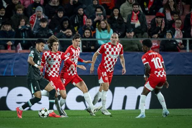 CALCIO - UEFA Champions League - Girona vs Liverpool Luis Diaz (Liverpool FC) and Bryan Gil (Girona FC) battle for the ball during a UEFA Champions League match between Girona FC and Liverpool FC at Estadi MunicPhoto by IPA ABACAPRESS.COMl de Montilivi in Girona, Girona, Spain, on December 10 2024. Photo by Felipe Mondino Girona Spain  Copyright: xIPAxSport ABACAx