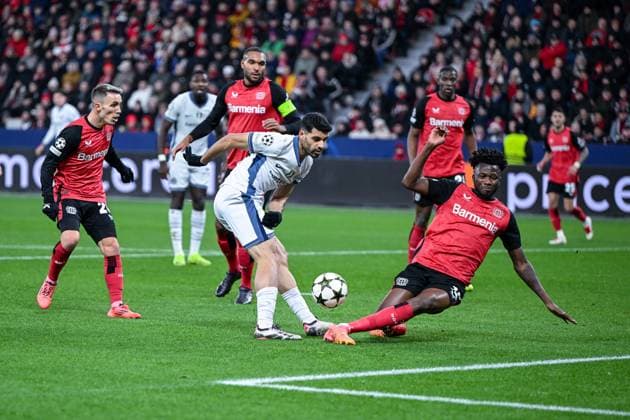 10.12.2024, Fussball, Champions League, 6. Spieltag, Saison 2024 2025, Bayer 04 Leverkusen - Inter Mailand, Mehdi Taremi (Inter Mailand), Edmond Tapsoba (Bayer Leverkusen) xRHR-FOTO TKx Copyright: RHR-FOTOx RHR-FOTO TK
