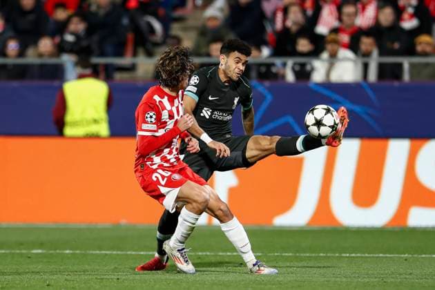 December 10, 2024, Girona, Girona, SPAIN: Bryan Gil of Girona FC and Andrew Robertson of Liverpool FC in action during the UEFA Champions League 2024 25 League Phase MD6, match between Girona FC and Liverpool FC at Estadi de Montilivi on December 10, 2024 in Girona, Spain. Girona SPAIN - ZUMAa181 20241210_zaa_a181_129 Copyright: xIrinaxR.xHipolitox