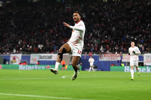 10.12.2024, xtgx, Fussball UEFA Champions League, RB Leipzig - Aston Villa emspor, v.l. Torjubel nach dem Tor zum celebrating the goal celebrate 1:1 durch Lois Openda (RB Leipzig) (DFL DFB REGULATIONS PROHIBIT ANY USE OF PHOTOGRAPHS as IMAGE SEQUENCES and or QUASI-VIDEO) Leipzig