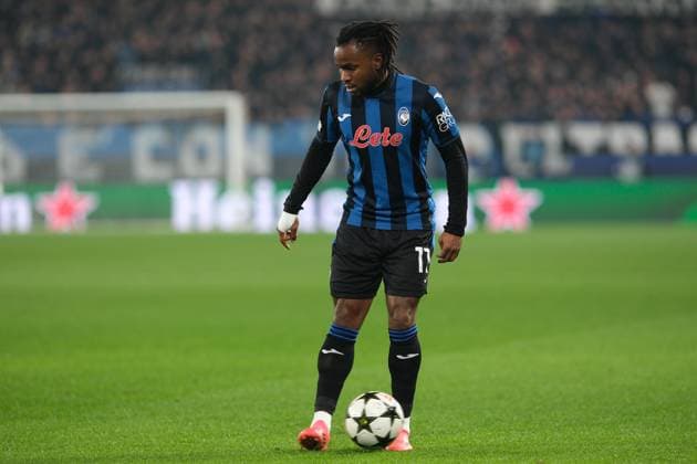 Ademola Lookman of Atalanta BC 1907 carries the ball during the UEFA Champions League 2024 2025 League Phase MD6 football match between Atalanta BC and Real Madrid CF at Gewiss Stadium on December 10, 2024, Bergamo, Italy.  Copyright: xRobertoxTommasini IPAxSportx xipa-agency.netx xx IPA_52288161 IPA_Agency_IPA52288161