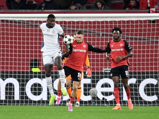 Marcus Thuram (Inter Mailand) und Florian Wirtz (Bayer 04 Leverkusen) im Zweikampf waehrend des Spiels der UEFA Champions League 2024 25 Ligen-Phase 6. Spieltag zwischen Bayer 04 Leverkusen und Inter Mailand, BayArena am 10. December 2024 in Leverkusen, Deutschland. (Foto von Ralf Treese DeFodi Images) +++ Marcus Thuram (Inter Mailand) und Florian Wirtz (Bayer 04 Leverkusen) im Zweikampf during the UEFA Champions League 2024 25 League Phase MD6 match between Bayer 04 Leverkusen and FC Internazionale Milano at BayArena on December 10, 2024 in Leverkusen, Germany. Defodi-521_LEVINT20241210_007