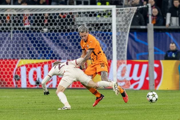 UEFA Champions League: FC Shakhtar Donetsk - FC Bayern München; 10.12.2024 Marlon Gomes (FC Shakhtar Donetsk, 30), Konrad Laimer (FC Bayern München, 27) UEFA Champions League: FC Shakhtar Donetsk - FC Bayern München; Arena AufSchalke, Gelsenkirchen; 10.12.2024 Copyright: xBEAUTIFULxSPORTS Buriakovx