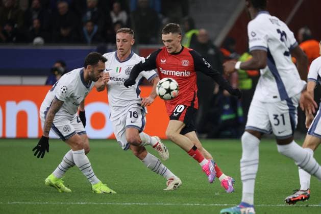 Hakan Calhanoglu (Inter), Davide Frattesi (Inter), Florian Wirtz (Bayer), Champions League, 6. Spieltag, Bayer 04 Leverkusen vs Inter Mailand Leverkusen, Deutschland, 26.11.2024.