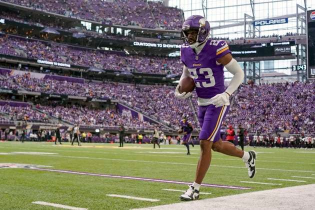 MINNEAPOLIS, MN - DECEMBER 08: Minnesota Vikings defensive back Stephon Gilmore (23) warms up for a NFL, American Football Herren, USA game between the Minnesota Vikings and Atlanta Falcons on December 8, 2024, at U.S. Bank Stadium in Minneapolis, MN.(Photo by Nick Wosika Icon Sportswire) NFL: DEC 08 Falcons at Vikings EDITORIAL USE ONLY Icon20241208073