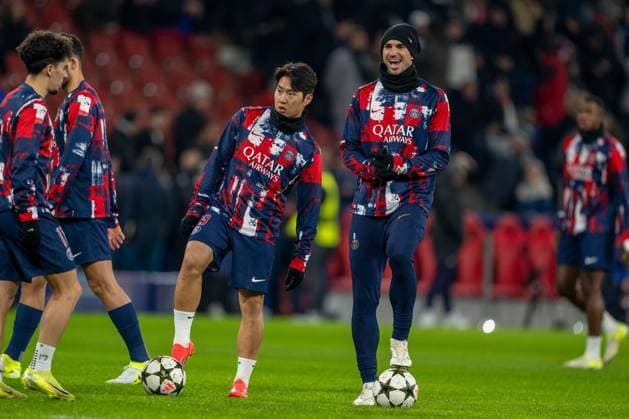 SOCCER - UEFA CL, RBS vs PSG SALZBURG,AUSTRIA,10.DEC.24 - SOCCER - UEFA Champions League, Red Bull Salzburg vs Paris Saint German. Image shows Lee Kang-In and Fabian Ruiz (PSG) during warm-up.  GEPAxpictures xWolfgangxKofler