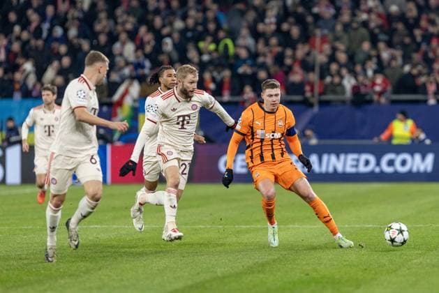 UEFA Champions League: FC Shakhtar Donetsk - FC Bayern München; 10.12.2024 Konrad Laimer (FC Bayern München, 27), Mykola Matviyenko (FC Shakhtar Donetsk, 22) UEFA Champions League: FC Shakhtar Donetsk - FC Bayern München; Arena AufSchalke, Gelsenkirchen; 10.12.2024 Copyright: xBEAUTIFULxSPORTS Buriakovx