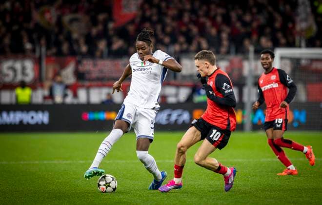Leverkusen, Germany. 10th Dec 2024. Yann Bisseck (Inter) Florian Wirtz (LEV) Bayer Leverkusen - Inter Mailand 10.12.2024