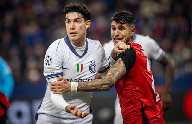 Leverkusen, Germany. 10th Dec 2024. Alessandro Bastoni (Inter) Exequiel Palacios (LEV) Bayer Leverkusen - Inter Mailand 10.12.2024
