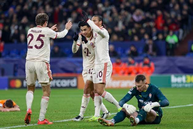 Gelsenkirchen, Deutschland, 10.12.24: Thomas Müller (FC Bayern München) Torjubel, jubelt mit seiner Mannschaft nach denm Treffer zum 1:2 waehrend des Spiels der Champions League Gruppenphasen zwischen FC Shakhtar Donetsk vs FC Bayern München in der Arena AufSchalke Gelsenkirchen Arena AufSchalke North Rhine-Westphalia Germany Copyright: xBrauer-Fotoagenturx xAdrianxSchlx