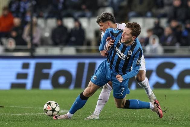 Sporting s Maximiliano Maxi Araujo and Club s Andreas Skov Olsen fight for the ball during a soccer game between Belgian Club Brugge KV and Portuguese club Sporting CP, Tuesday 10 December 2024 in Brugge, on the sixth day of the UEFA Champions League league phase. BRUNOxFAHY  x107897867x