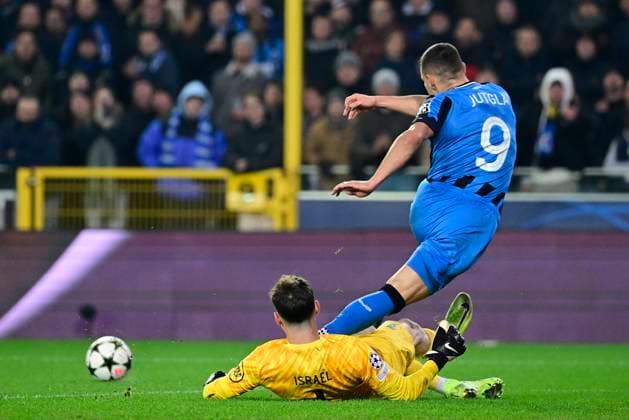 Club Brugge v Sporting CP - UEFA Champions League BRUGGE, BELGIUM - DECEMBER 10 : Tzolis Christos forward of Club Brugge and Israel Franco goalkeeper of Sporting CP during the UEFA Champions League 2024 25 League Phase MD6 match between Club Brugge and Sporting CP on December 10, 2024 in Brugge, Belgium, 10 12 2024 Brugge Belgium  Copyright: xPeterxDexVoechtx