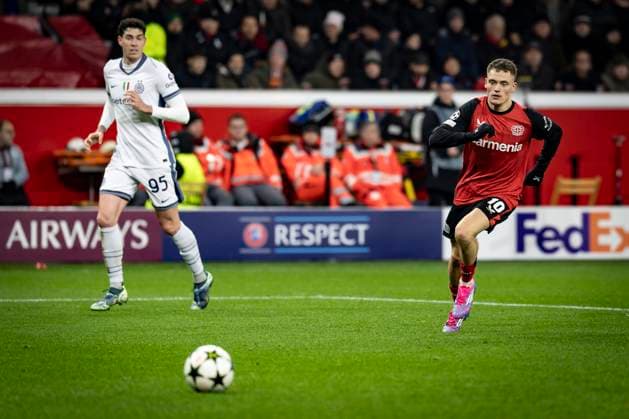 UEFA Champions League, Bayer 04 Leverkusen - Inter Mailand; 10.12.2024 Florian Wirtz (Bayer 04 Leverkusen, 10), links Alessandro Bastioni (Inter Mailand, 95); UEFA Champions League, Bayer 04 Leverkusen - Inter Mailand, Spieltag 6 am 10.12.2024 in der BayArena in Leverkusen. Copyright: xBEAUTIFULxSPORTS AxelxKohringx