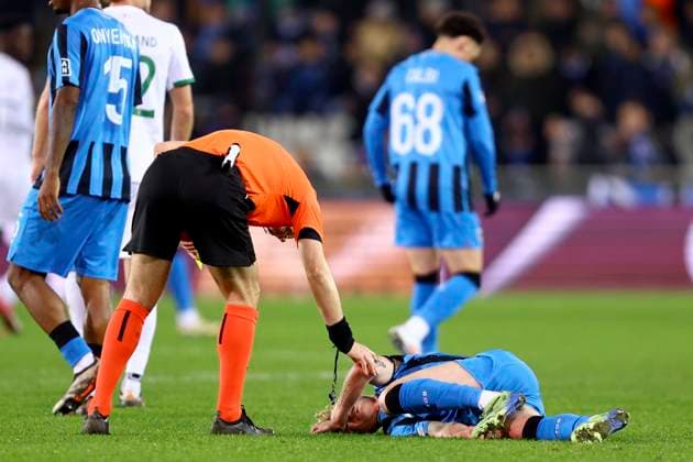 Club Brugge v Sporting CP - UEFA Champions League BRUGGE, BELGIUM - DECEMBER 10 : referee Taylor Anthony (ENG) and Seys Joaquim defender of Club Brugge during the UEFA Champions League 2024 25 League Phase MD6 match between Club Brugge and Sporting CP on December 10, 2024 in Brugge, Belgium, 10 12 2024 Brugge Belgium  Copyright: xTomasxSiskx