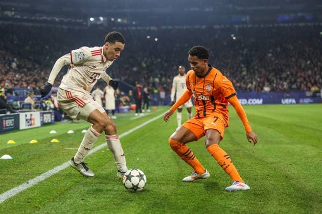 10.12.2024, Fussball, Saison 2024 2025, Champions League, 6. Spieltag, Shakhtar Donezk - FC Bayern München, Jamal Musiala (FC Bayern München), Shakhtars Taras Stepanenko Gelsenkirchen Veltins Arena NRW Deutschland xRHR-FOTO TRx Copyright: TimxRehbein RHR-FOTOx RHR-FOTO TR