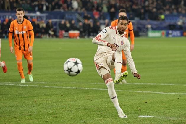 Sport Bilder des Tages Michael Olise (FC Bayern München) beim Spiel der Champions League (Saison 2024 25) Schachtar Donezk - FC Bayern München Copyright: Thomas Pakusch