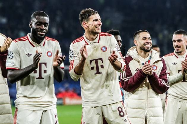 Fussball, UEFA Champions League Saison 2024 2025 Ligaphase 6.Spieltag FC Shakhtar Donetsk - FC Bayern München 10.12.2024, Arena AufSchalke Dayor Upamecano (FC Bayern München, 2) Leon Goretzka (FC Bayern München, 8) Gelsenkirchen Arena AufSchalke Nordrhein-Westfahlen Deutschland