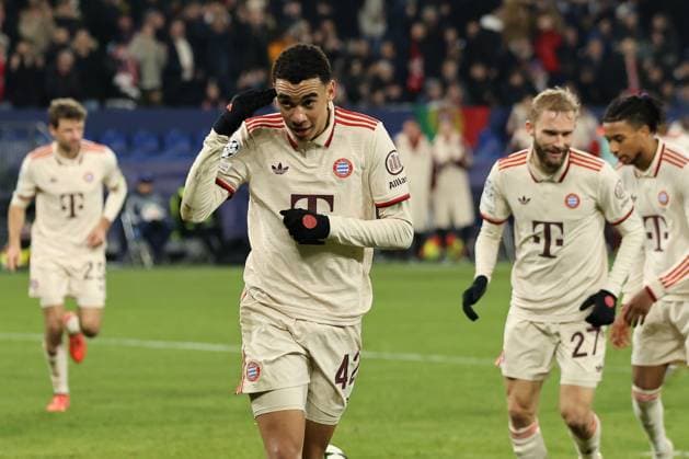Die Spieler vom FC Bayern Müchen freuen sich über das Tor zum 1:4 durch Jamal Musiala (FC Bayern München) beim Spiel der Champions League (Saison 2024 25) Shakhtar Donetsk - FC Bayern München Copyright: Thomas Pakusch