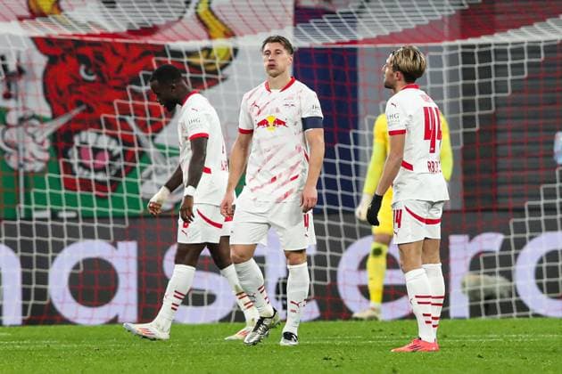 Willi Orban (RB Leipzig,4) - Torschütze Jhon Duran (Aston Villa,9) trifft zum 1-2 - Champions League Ligaphase Saison 2024-2025 RB Leipzig vs. Aston Villa in der Red Bull Arena in Leipzig - Aktion,Fussball,Deutschland,Mann,Männer,10.12.2024