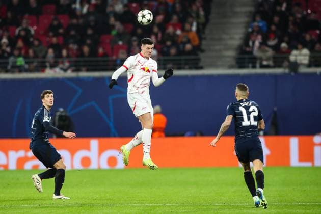 Benjamin Sesko (RB Leipzig,30) - Champions League Ligaphase Saison 2024-2025 RB Leipzig vs. Aston Villa in der Red Bull Arena in Leipzig - Aktion,Fussball,Deutschland,Mann,Männer,10.12.2024