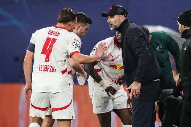 Trainer Marco Rose (RB Leipzig) mit Willi Orban (RB Leipzig,4) - Champions League Ligaphase Saison 2024-2025 RB Leipzig vs. Aston Villa in der Red Bull Arena in Leipzig - Aktion,Fussball,Deutschland,Mann,Männer,10.12.2024