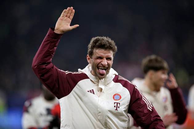 10.12.2024, Fussball UEFA Champions League 2024 2025, 6.Spieltag, Schachtar Donezk - FC Bayern München, in der Veltins-Arena Gelsenkirchen. Schlussjubel nach dem 5:1 Sieg, Thomas Müller (FC Bayern München)