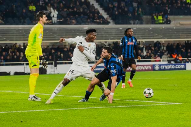 Atalanta BC v Real Madrid C.F. - UEFA Champions League 2024 25 League Phase MD6 Aurelien Tchouameni plays during the UEFA Champions League 2024 25 match between Atalanta BC and Real Madrid in Bergamo, Italy, on December 10, 2024, at Gewiss Stadium Bergamo Italy  Copyright: xMairoxCinquettix originalFilename:cinquetti-atalanta241210_np5Qa.jpg