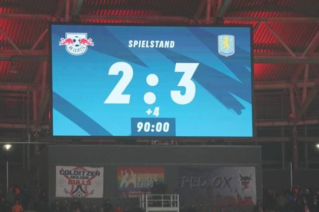 UEFA Champions League: RB Leipzig vs. Aston Villa FC, 10.12.24 Der Endstand, Spielstand von 2:3 für Aston Villa auf der Anzeigetafel, Videowand. Fussball, UEFA Champions League, Saison 2024 2025: RB Leipzig vs. Aston Villa FC am 10.12.24 in der Red Bull Arena, Leipzig. Copyright: xBEAUTIFULxSPORTS JanxKaeferx