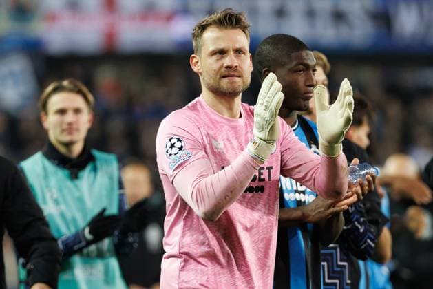 Club s goalkeeper Simon Mignolet celebrates after winning a soccer game between Belgian Club Brugge KV and Portuguese club Sporting CP, Tuesday 10 December 2024 in Brugge, on the sixth day of the UEFA Champions League league phase. KURTxDESPLENTER  x107903170x
