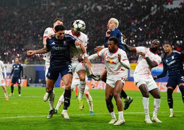 December 10 2024: Diego Carlos of Aston Villa heads during a Champions League Group Phase day 6 game, RB Leipzig vs Aston Villa, at Red Bull Arena, Leipzig, Germany. CSM Leipzig Germany - ZUMAc04_ 20241210_zma_c04_036 Copyright: xUlrikxPedersenx