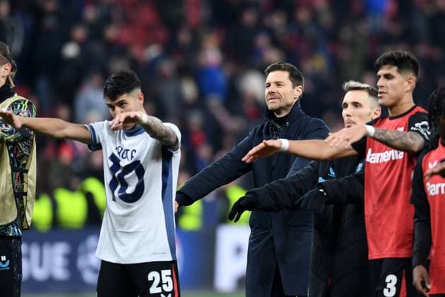 Trainer Xabi Alonso (Bayer 04 Leverkusen) gestikuliert, gestik waehrend des Spiels der UEFA Champions League 2024 25 Ligen-Phase 6. Spieltag zwischen Bayer 04 Leverkusen und Inter Mailand, BayArena am 10. December 2024 in Leverkusen, Deutschland. (Foto von Ralf Treese DeFodi Images) +++ Trainer Xabi Alonso (Bayer 04 Leverkusen) gestikuliert, gestik during the UEFA Champions League 2024 25 League Phase MD6 match between Bayer 04 Leverkusen and FC Internazionale Milano at BayArena on December 10, 2024 in Leverkusen, Germany. Defodi-521_LEVINT20241210_037