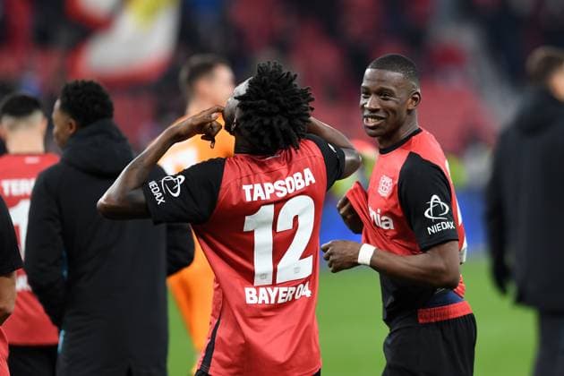 Edmond Tapsoba (Bayer 04 Leverkusen) und Nordi Mukiele (Bayer 04 Leverkusen) gestikuliert, gestik waehrend des Spiels der UEFA Champions League 2024 25 Ligen-Phase 6. Spieltag zwischen Bayer 04 Leverkusen und Inter Mailand, BayArena am 10. December 2024 in Leverkusen, Deutschland. (Foto von Ralf Treese DeFodi Images) +++ Edmond Tapsoba (Bayer 04 Leverkusen) und Nordi Mukiele (Bayer 04 Leverkusen) gestikuliert, gestik during the UEFA Champions League 2024 25 League Phase MD6 match between Bayer 04 Leverkusen and FC Internazionale Milano at BayArena on December 10, 2024 in Leverkusen, Germany. Defodi-521_LEVINT20241210_040