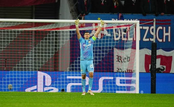 December 10 2024: Emiliano Martinez of Aston Villa with post game celebration during a Champions League Group Phase day 6 game, RB Leipzig vs Aston Villa, at Red Bull Arena, Leipzig, Germany. CSM Leipzig Germany - ZUMAc04_ 20241210_zma_c04_051 Copyright: xUlrikxPedersenx