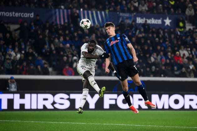 Sport Bilder des Tages Atalanta BC v Real Madrid CF - UEFA Champions League Antonio Rudiger of Real Madrid CF competes for a header with Charles De Ketelaere of Atalanta BC during the UEFA Champions League 2024 25 league phase football match between Atalanta BC and Real Madrid CF. Bergamo Italy Copyright: xNicolòxCampox