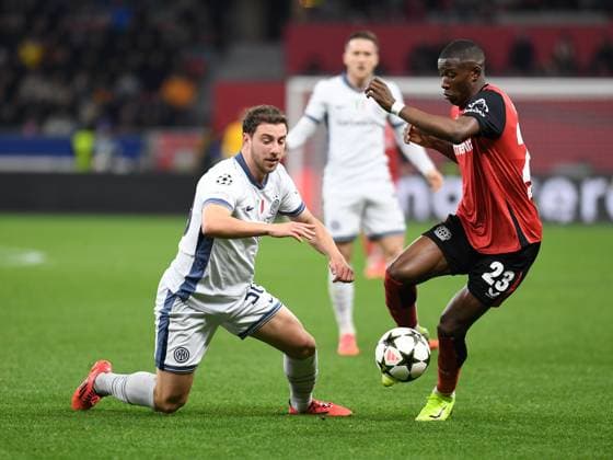 Carlos Augusto (Inter Mailand) und Nordi Mukiele (Bayer 04 Leverkusen) im Zweikampf waehrend des Spiels der UEFA Champions League 2024 25 Ligen-Phase 6. Spieltag zwischen Bayer 04 Leverkusen und Inter Mailand, BayArena am 10. December 2024 in Leverkusen, Deutschland. (Foto von Ralf Treese DeFodi Images) +++ Carlos Augusto (Inter Mailand) und Nordi Mukiele (Bayer 04 Leverkusen) im Zweikampf during the UEFA Champions League 2024 25 League Phase MD6 match between Bayer 04 Leverkusen and FC Internazionale Milano at BayArena on December 10, 2024 in Leverkusen, Germany. Defodi-521_LEVINT20241210_045