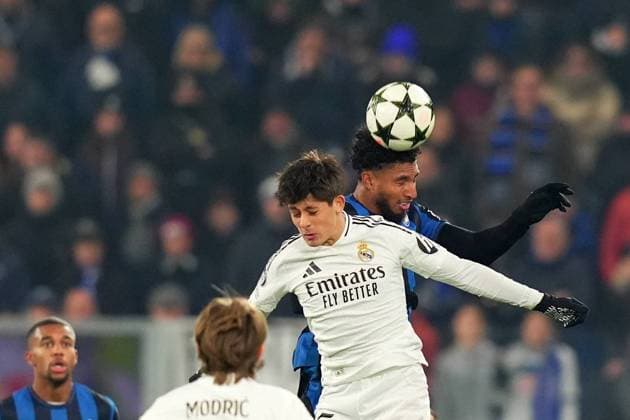 Atalanta s Ederson fight for the ball with Real Madrid s Arda Guler during the Uefa Champions League soccer match between Atalanta BC and Real Madrid at Gewiss Stadium in Bergamo, north Italy - Tuesday , December 10 , 2024. - Soccer .  Copyright: xSpada LaPressex