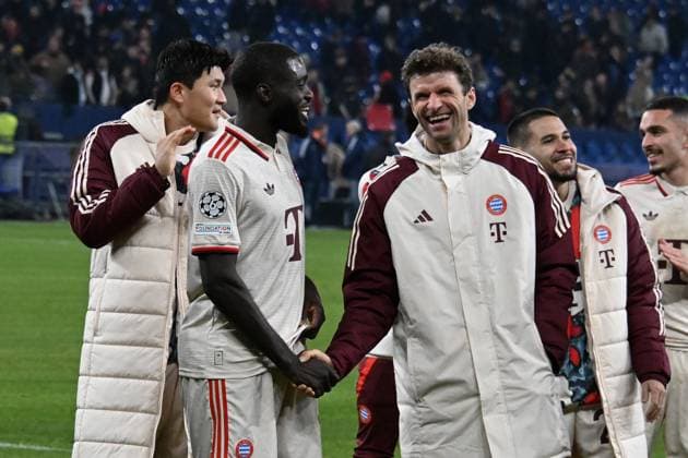 10.12.2024, xsltx, Fussball UEFA Champions League, Schachtar Donezk - FC Bayern München emspor, v.l. Jubel, Freude über den Sieg bei den Bayern Dayot Upamecano (FC Bayern Muenchen) Thomas Mueller (FC Bayern Muenchen) Daniel Peretz (FC Bayern Muenchen) (DFL DFB REGULATIONS PROHIBIT ANY USE OF PHOTOGRAPHS as IMAGE SEQUENCES and or QUASI-VIDEO) Gelsenkirchen