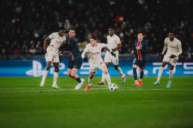 UEFA Champions League : FC Salzburg - Paris Saint Germain SALZBURG, DECEMBER 10: Lucas Gourna-Douath and Oscar Gloukh of FC Salzburg in action during the UEFA Champions League league phase match FC Salzburg vs. Paris Saint Germain on December 10, 2024 in Salzburg, Austria. Copyright: xAndreasxSchaadx-xFCxRedxBullxSalzburgx _AS24146LR