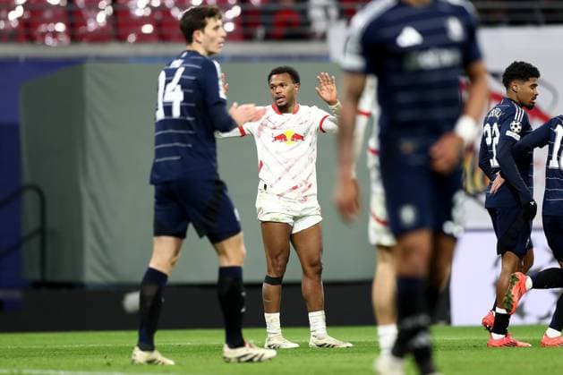 10.12.2024, xtgx, Fussball UEFA Champions League, RB Leipzig - Aston Villa emspor, v.l. Lois Openda (RB Leipzig) Enttäuscht, traurig, frustiriert (DFL DFB REGULATIONS PROHIBIT ANY USE OF PHOTOGRAPHS as IMAGE SEQUENCES and or QUASI-VIDEO) Leipzig